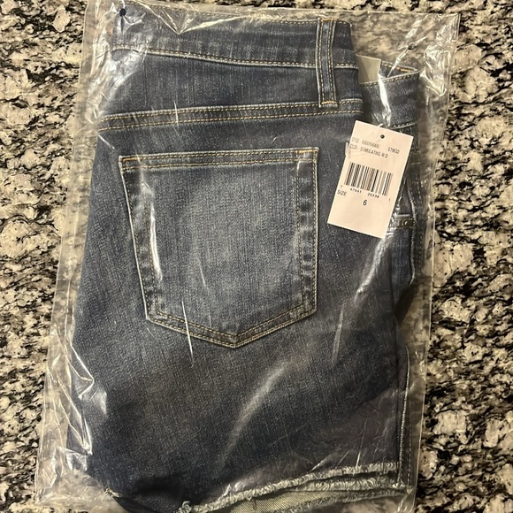 Gidget Mid Rise Fray Short - Picture 7 of 7